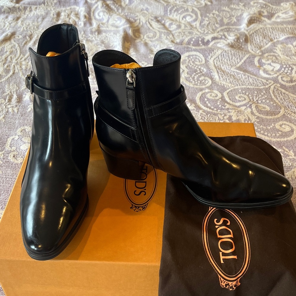 Tod's Shiny Black Leather Boots